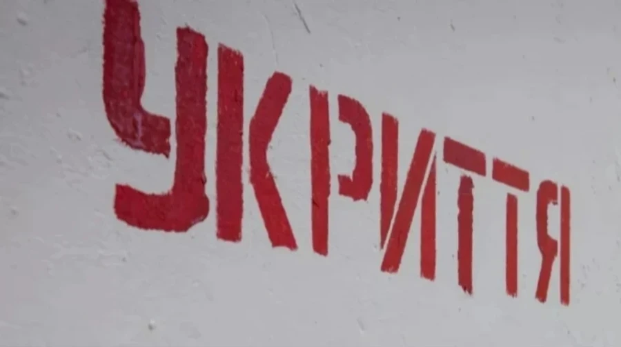 18-поверховий будинок у Києві, пошкоджений уламками ракети вночі 26 липня 2026 року