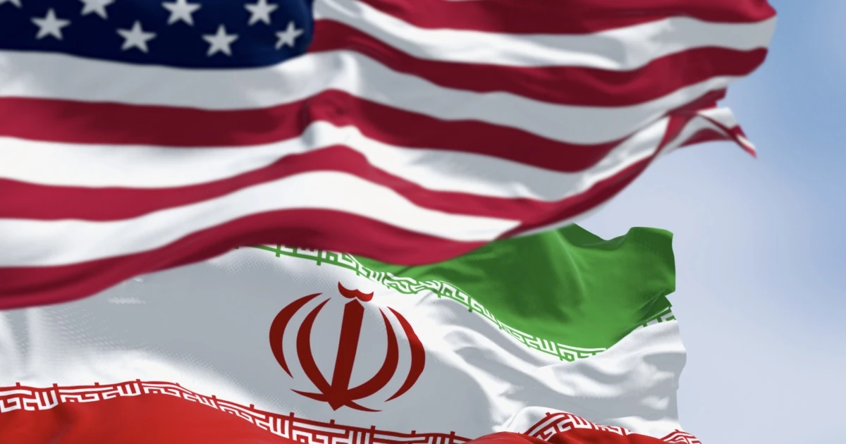 Президент США Дональд Трамп на тлі військової тематики США–Іран
