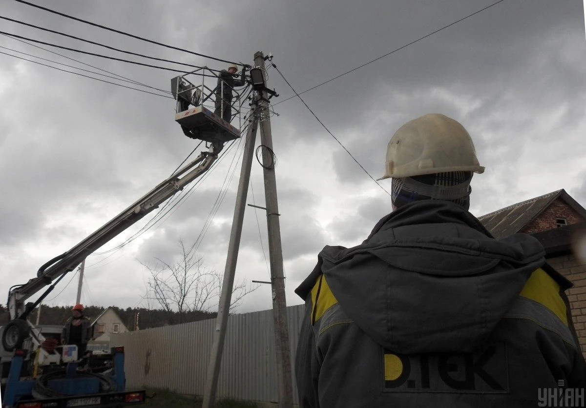 Хроніка відновлення електропостачання енергетиками ДТЕК після ворожих атак