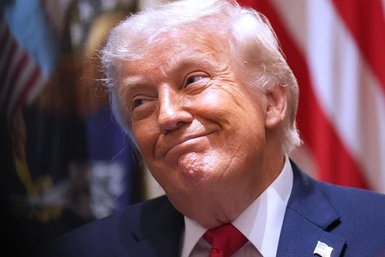 Дональд Трамп під час інтерв’ю Fox News на тлі кадрів ракетної атаки Ірану