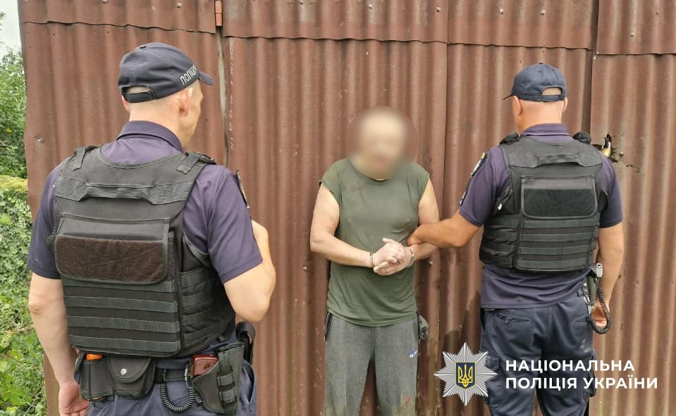 54-річний чоловік із села Їжівці під час затримання на Буковині після 11 днів переховування