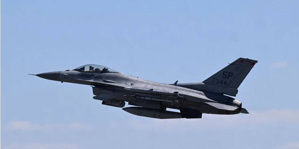 У Туреччині розбився F-16 під час навчального польоту в провінції Ялова: пілот вижив