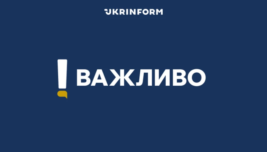 24-поверховий житловий будинок у Дарницькому районі Києва після влучання безпілотника, дим і руйнування