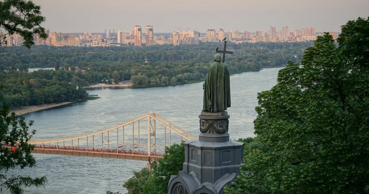 Контекст погроз Москви: чому посольства ЄС підтвердили роботу в Києві