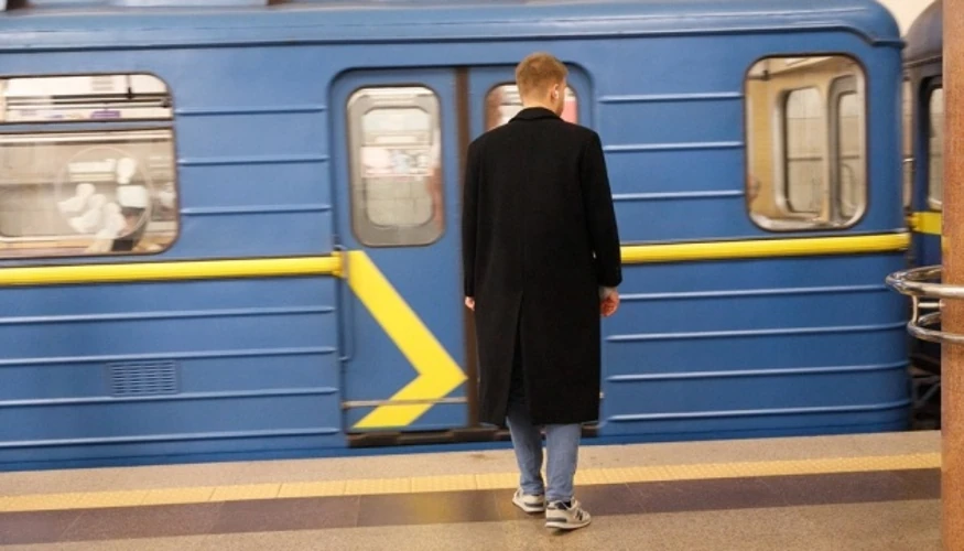 Хто і як відновив рух «зеленої» гілки метро в Києві: ролі КМДА, метрополітену й Кабміну